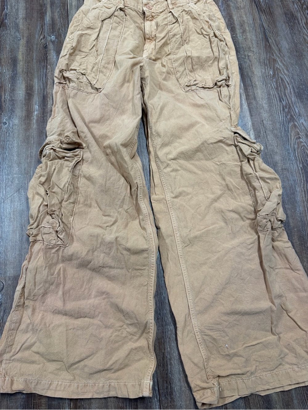 Forever 21 tan cargo wide leg baggy pants size L
